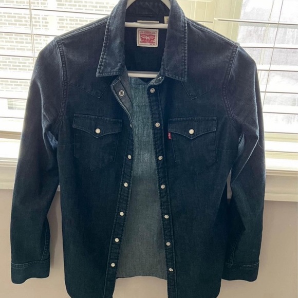 Levi's button up shirts - Picture 2 of 4